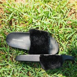 Steve Madden Black furry slides